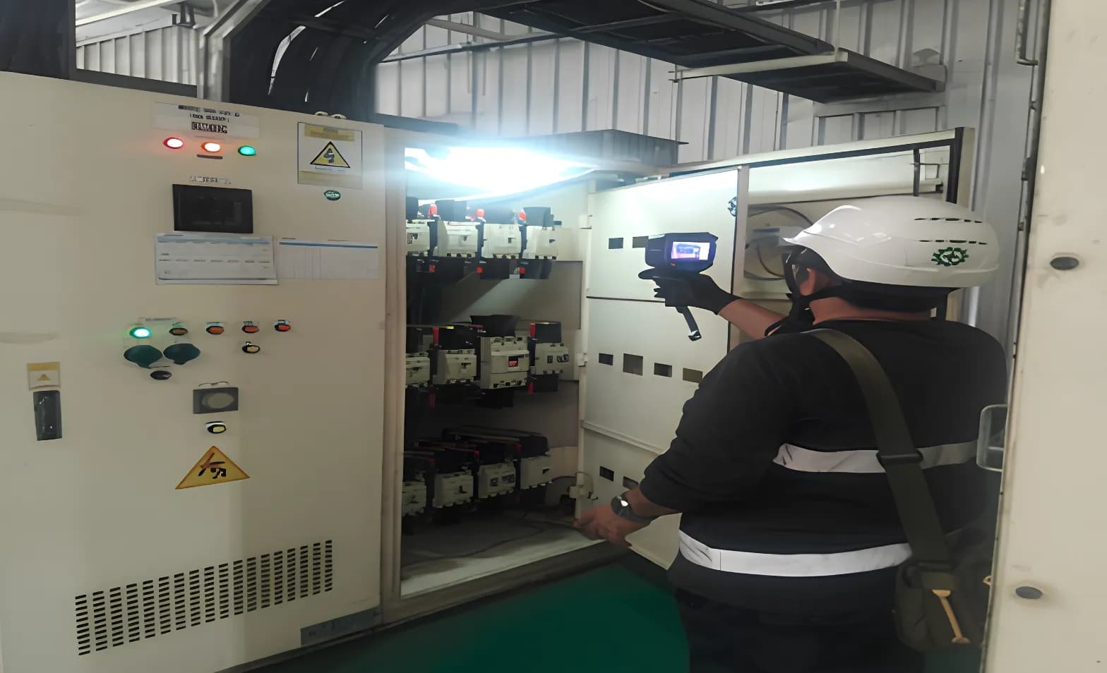 Riksa Uji instalasi listrik pada fasilitas industri di Karawang