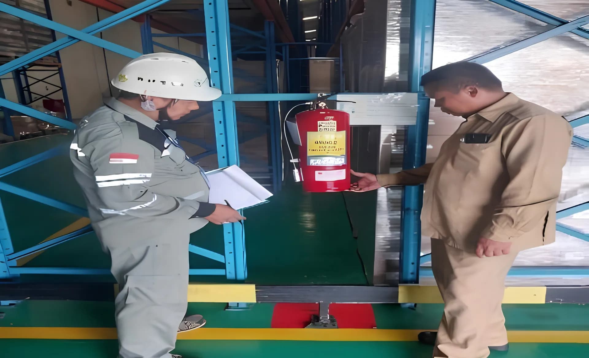 Kebakaran gudang di Jakarta sebagai pengingat pentingnya evaluasi K3, penyimpanan material, dan kesiapan sistem proteksi kebakaran.