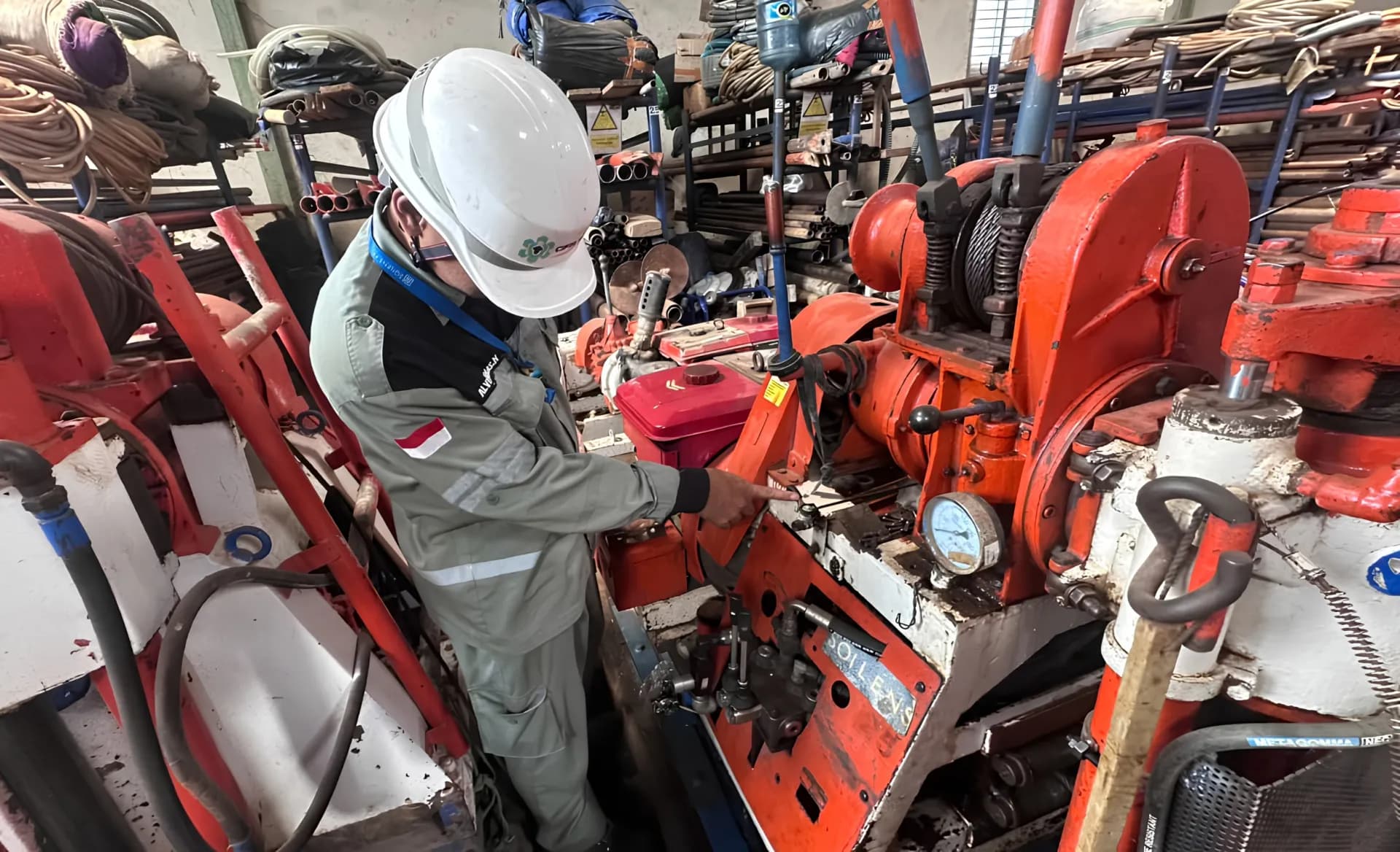 Riksa Uji K3 Bogor untuk mengevaluasi peralatan industri seperti forklift dan crane sebelum digunakan.