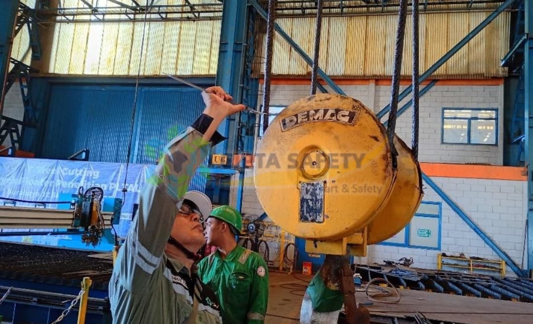 Riksa Uji Overhead Crane Demag 12,5 Ton – PT PAL Indonesia gallery 3