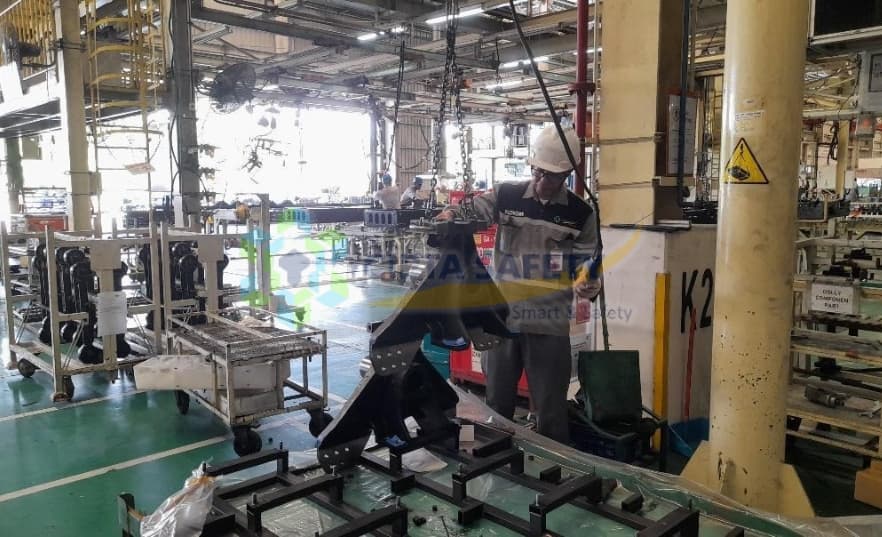 Dokumentasi pemeriksaan dan pengujian Jib Crane Chain Hoist PT. Isuzu Astra Motor Indonesia