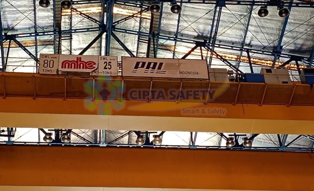 Dokumentasi pelaksanaan pemeriksaan dan pengujian (riksa uji) kelaikan K3 Pesawat Angkat Angkut Overhead Crane Demag 25 Ton di PT PAL Indonesia.