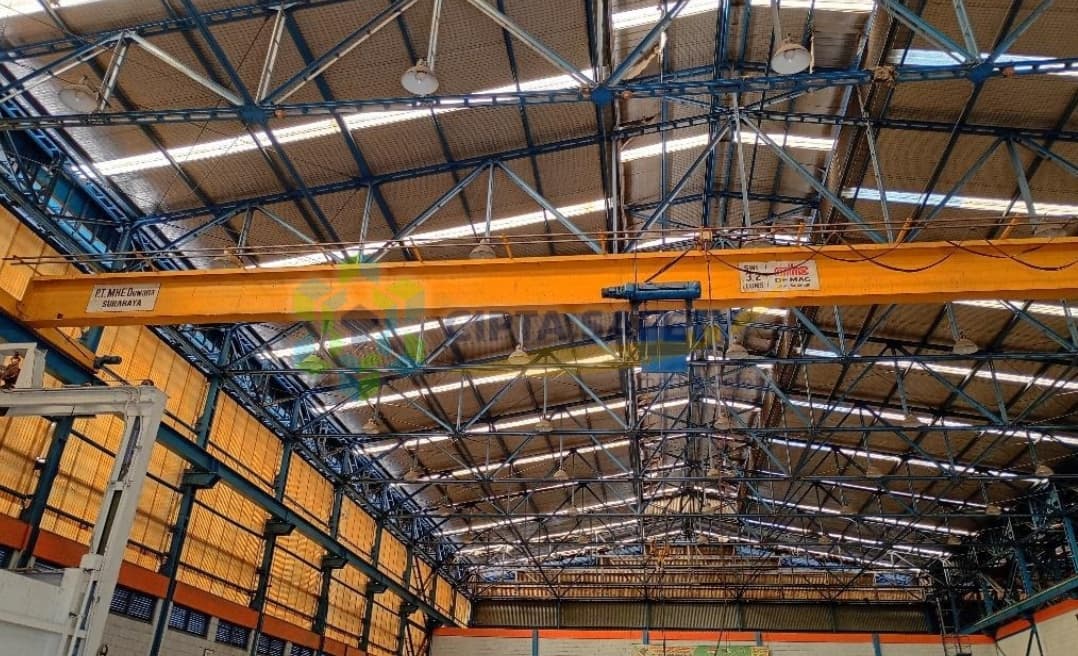Kumpulan dokumentasi kegiatan inspeksi keselamatan dan sertifikasi kelayakan Overhead Travelling Crane Demag 3,2 Ton milik PT PAL Indonesia oleh tim Riksa Uji Cipta Safety.