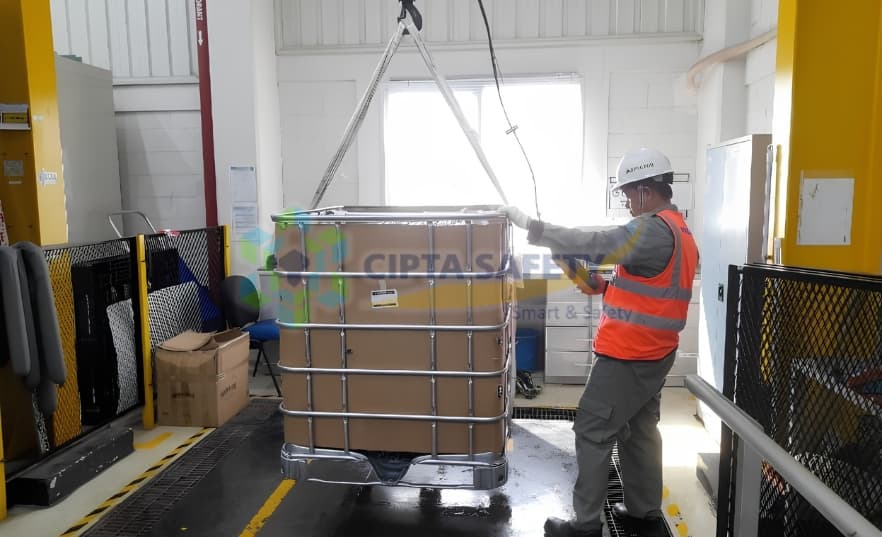 Riksa Uji Chain Hoist 2 Ton – PT Schutz Container System Indonesia gallery 2