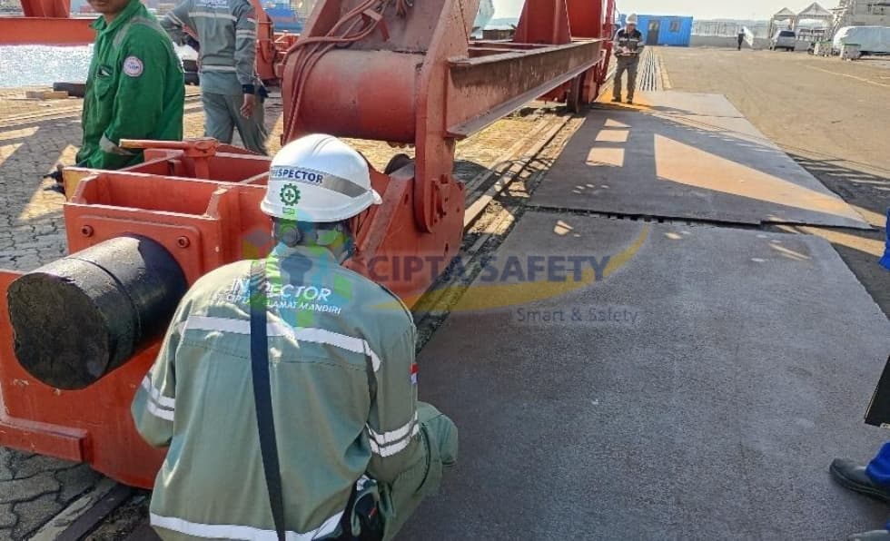 Riksa Uji Portal Crane DK 300 H 15 Ton – PT PAL Indonesia gallery 4
