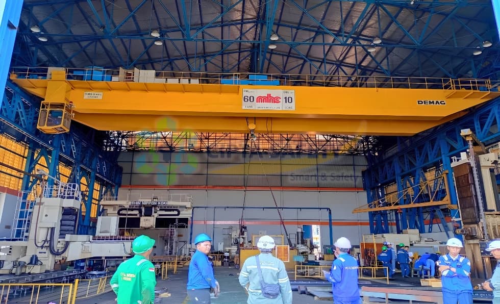 Dokumentasi kegiatan riksa uji dan sertifikasi Pesawat Angkat Angkut Overhead Travelling Crane Demag 60 Ton di PT PAL Indonesia oleh tim Ahli K3 Cipta Safety.