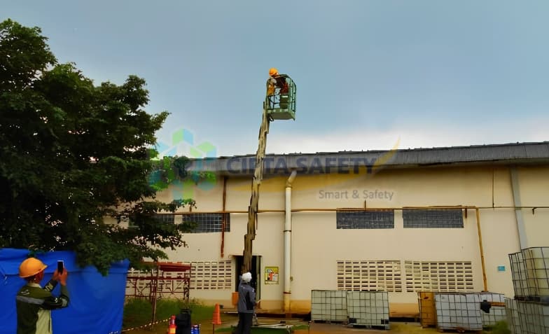 Riksa Uji Manlift 125 Kg Krisbow – PT Gregah Sukses Mandiri Engineering gallery 3