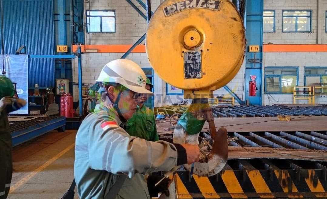 Riksa Uji Overhead Crane Demag 12,5 Ton – PT PAL Indonesia gallery 4