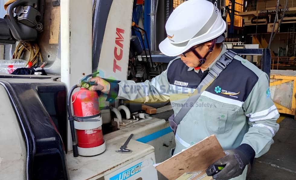Riksa Uji Forklift TCM 7 Ton – PT PAL Indonesia gallery 3
